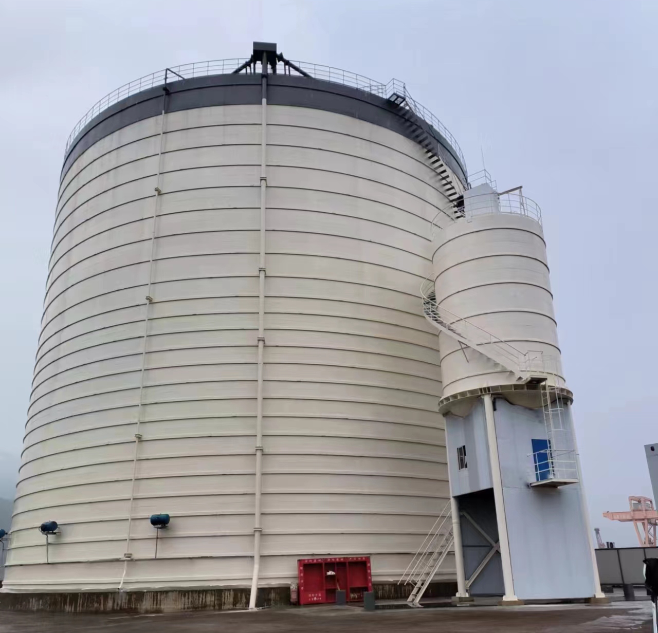 新龙10万吨水泥钢板库